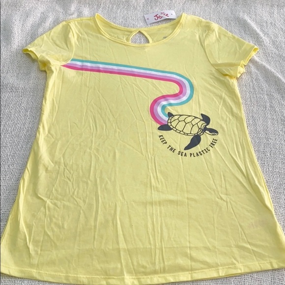 keyhole back graphic tee - Picture 3 of 7